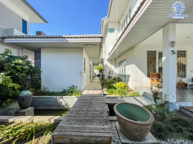 *****บ้านเดี่ยวหลังใหญ่โซนเมือง ม.เสนานิคม พหลโยธิน บนเนื้อที่กว่า 203 ตร.ว. ฟังก์ชันครบจัดเต็ม 3 ห้องนอน 3 ห้องน้ำ จอดรถ 3 คัน บ้านสวยพร้อมอยู่ แถมฟรี! เครื่องปรับอากาศ 4 เครื่อง บนทำเลที่ดี เดินทางสะดวก ใกล้เซ็นทรัลลาดพร้าว และทางด่วนรามอินทรา พร้อมราคาสุดพิเศษ!